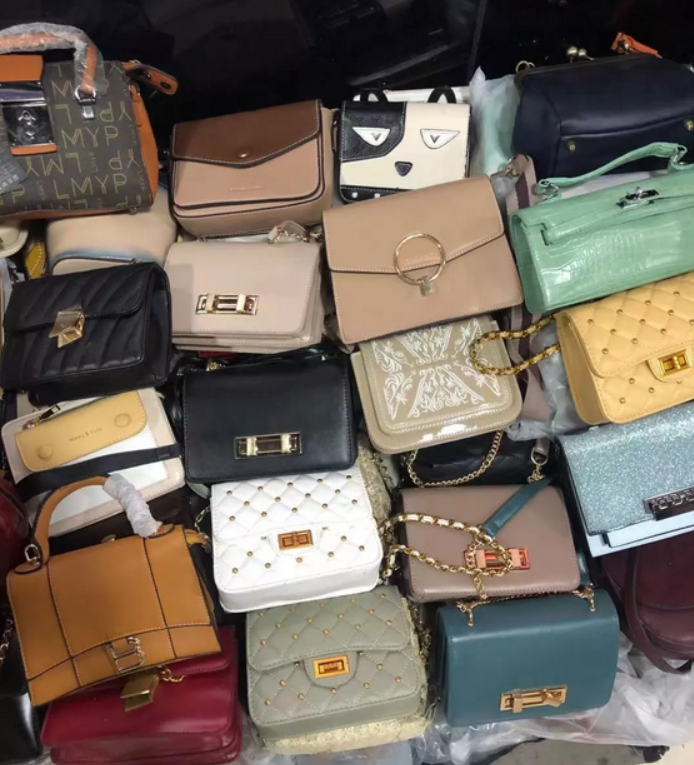 Woman bags and purse pallets