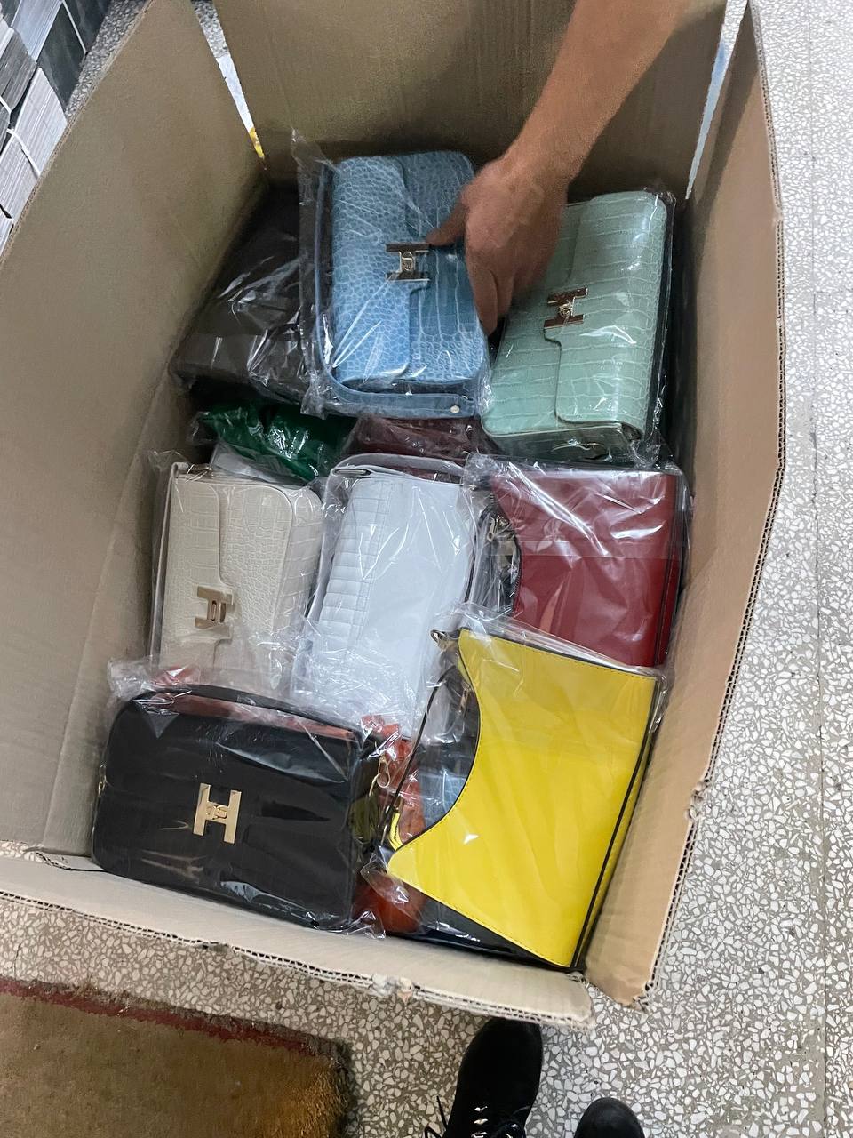 Woman bags and purse pallets